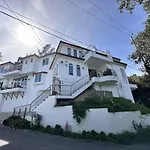 Your Vacation Home In The Hills Of Studio City
