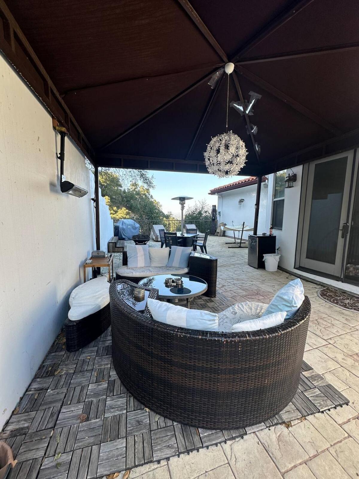 Homestay Your Vacation In The Hills Of Los Angeles