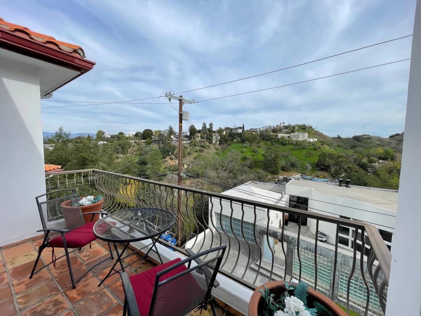 Your Vacation In The Hills Of * Los Angeles